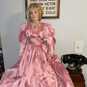 Princess Diana (icensed) by Donna Rupert (mold) 1998 Doll Artworks Inc.